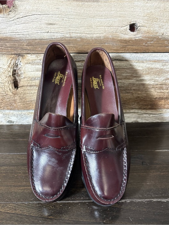 G.H. Bass & Co. Shoes - Vintage G.H. Bass & Co. Weejuns burgundy leather penny loafers